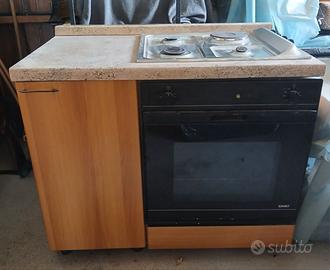Piano con fornelli gas e forno