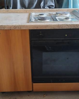 Piano con fornelli gas e forno