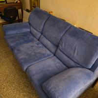 Divano usato 3 posti di colore bluet