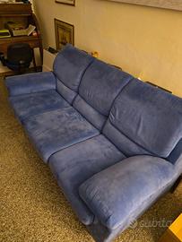 Divano usato 3 posti di colore bluet
