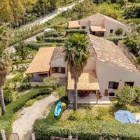 VIlla con Jacuzzi a due passi dal mare