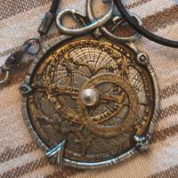 Girocollo con medaglia stile gotico