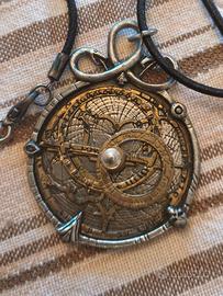 Girocollo con medaglia stile gotico