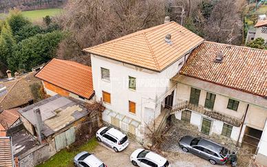 APPARTAMENTI e TERRENO EDIFICABILE di 1800 mc