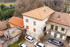 APPARTAMENTI e TERRENO EDIFICABILE di 1800 mc