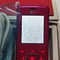 Cellulare LG Chocolate KG800 fuxia con accessori