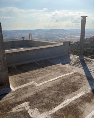 Casa Indipendente con appartamenti