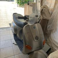 Piaggio Vespa 50 ET2 - 2011