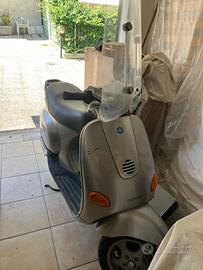 Piaggio Vespa 50 ET2 - 2011