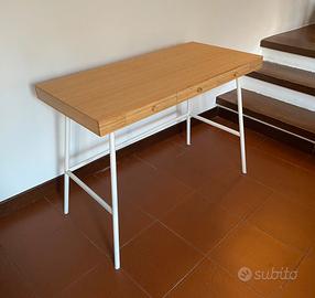 Scrivania in bambù IKEA + raccoglicavi