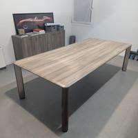 Set ufficio: tavolo riunioni + mobile contenitore