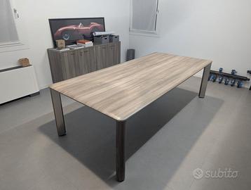 Set ufficio: tavolo riunioni + mobile contenitore