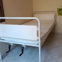 Letto  reclinabile con sponde per anziani