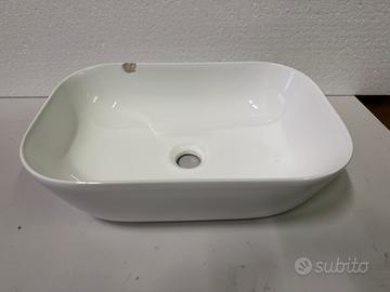 Lavabo in ceramica da appoggio