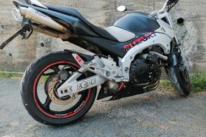 Suzuki gsr 600 