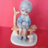 statuetta bambino su panchina con oca capodimonte