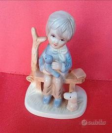 statuetta bambino su panchina con oca capodimonte