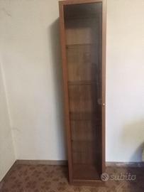 Vetrina in legno e vetro
