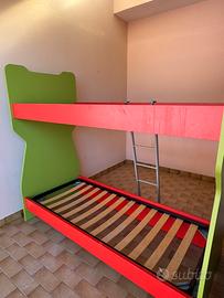 Letto a castello completo con reti a doghe e scala