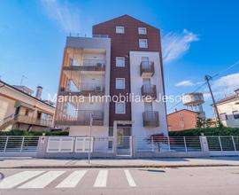 Splendido Appartamento Trilocale nel Cuore di Jeso