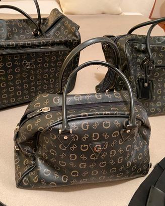 Set completo di borse Guess da viaggio