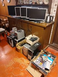 Lotto 6 PC, 5 schermi e materiale informatico 