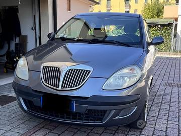Lancia y ypsilon