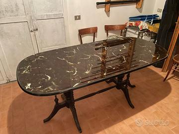 Tavolo nero in vetro