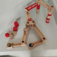 Pista per biglie in legno