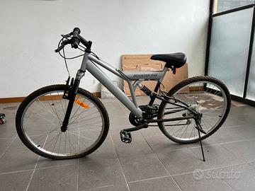 Bicicletta mountain bike