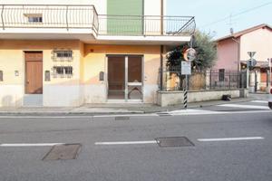 NEGOZIO A CASTREZZATO