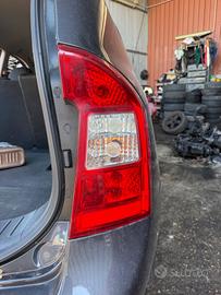Fanale Faro Stop Destro Dx Posteriore Kia Carens 2