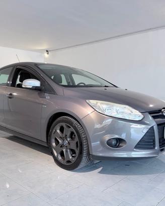 FORD FOCUS BERLINA TITANIUM GPL 2014