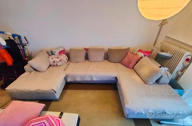 Maxi Divano a doppia isola con letto 