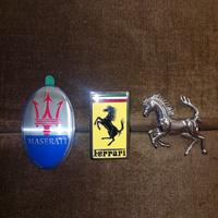 Stemmi FERRARI e MASERATI originali.