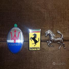Stemmi FERRARI e MASERATI originali.
