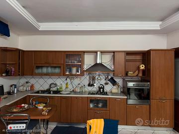 cucina ad angolo con piano bar