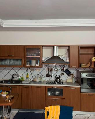 cucina ad angolo con piano bar
