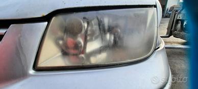 VOLKSWAGEN BORA 2004 - FARO ANTERIORE SINISTRO