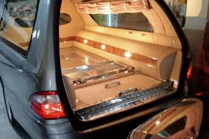 Carrro funebre limosin MB211E