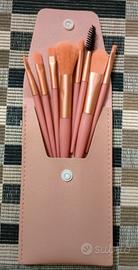 Set pennelli per il trucco con astuccio. Nuovi