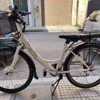 Bicicletta pedalata assistita Velo City