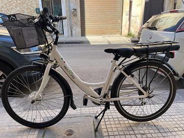 Bicicletta pedalata assistita Velo City