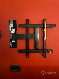 Supporto a muro orientabile per TV