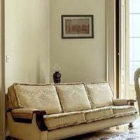 Divano con due poltrone uguali