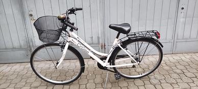 Bicicletta city bike 28 bici cambio 6v PERFETTA