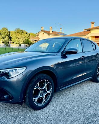 Alfa Romeo Stelvio 2.2 Turbodiesel 210 CV AT8 Q4 B