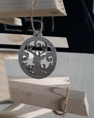 10 addobbi Natale in legno verniciato h. 5,5 cm