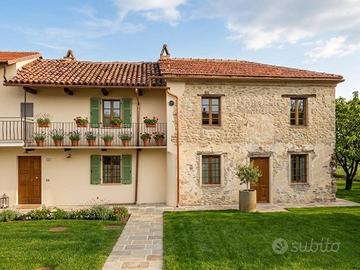 Rustico / Casale di 168 m² con più di 5 locali a C