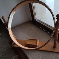 Telaio d'epoca per ricamo